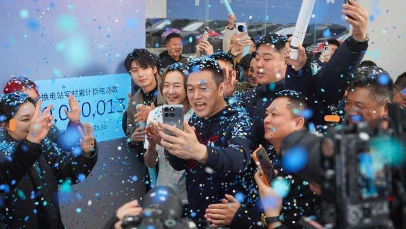  比亚迪闪充强势来袭，蔚来换电面临严峻考验。 汽车科技