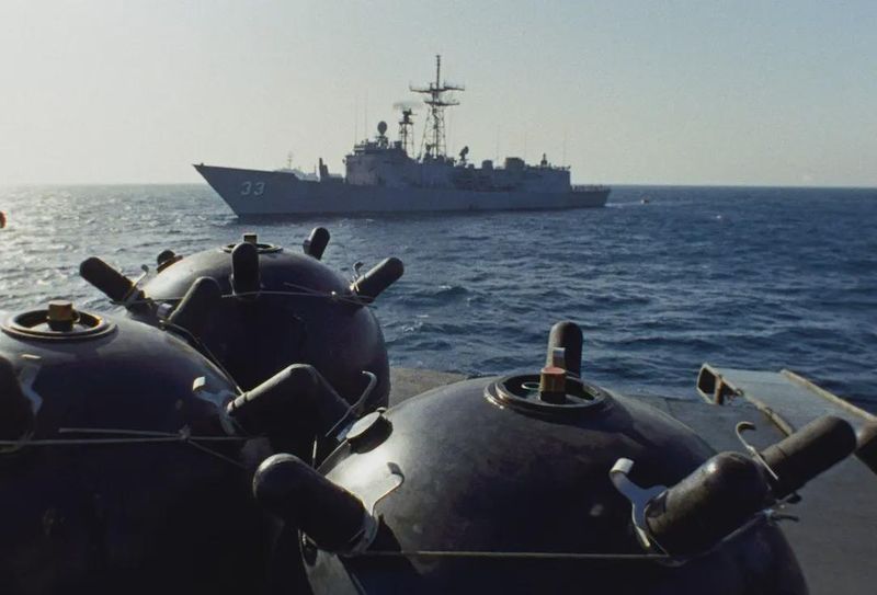  霍尔木兹海峡面临严峻挑战；伊朗潜艇与水雷组合，形成多层威慑。 新闻 霍尔木兹海峡面临严峻挑战；伊朗潜艇与水雷组合，形成多层威慑。 新闻