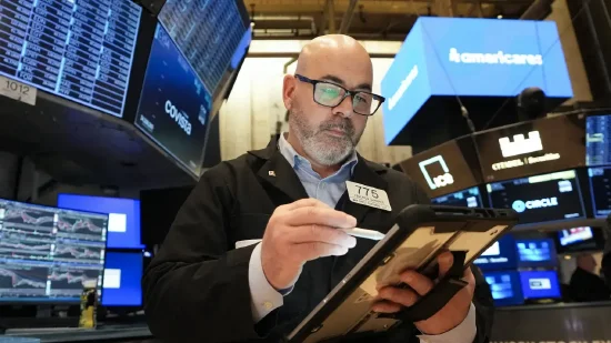  特朗普社交发声引发市场剧烈波动；美伊接触消息推动美股尾盘大涨，能源股压力骤减。 股票财经 特朗普社交发声引发市场剧烈波动；美伊接触消息推动美股尾盘大涨，能源股压力骤减。 股票财经 特朗普社交发声引发市场剧烈波动；美伊接触消息推动美股尾盘大涨，能源股压力骤减。 股票财经