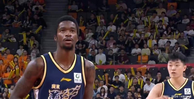  职业球迷的观赛指南：广东对阵山东的深度战术拆解 体育新闻 职业球迷的观赛指南：广东对阵山东的深度战术拆解 体育新闻