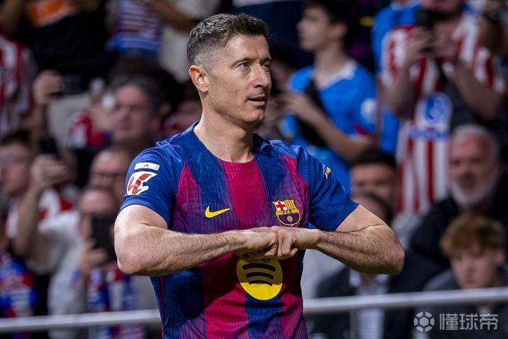  数据解码：37岁莱万冲击西甲历史进球纪录的深层逻辑 体育新闻 数据解码：37岁莱万冲击西甲历史进球纪录的深层逻辑 体育新闻