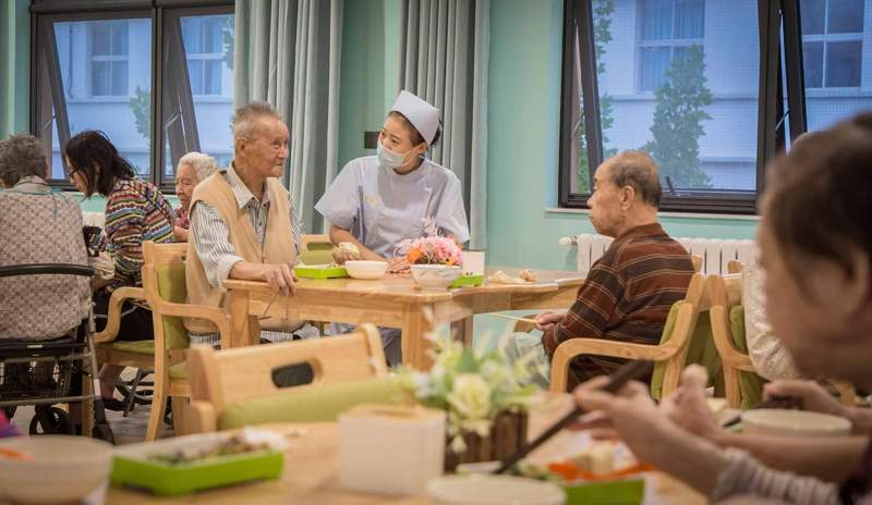  当父母老去、子女远走：那些关于晚年的不安，终于有了温柔的答案 情感心理