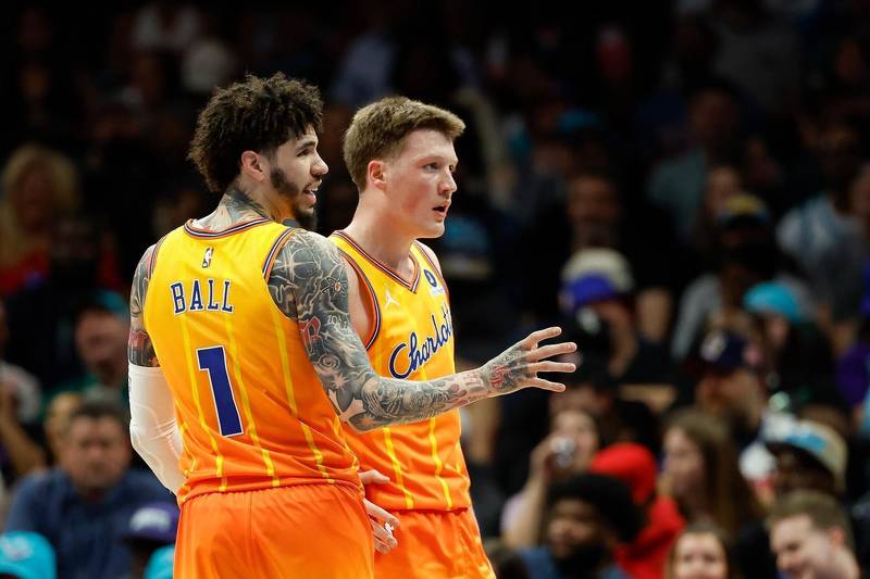  三分线上的新秩序：克努佩尔破纪录背后的技术解构 体育新闻