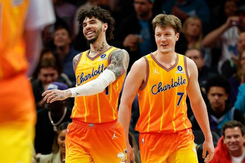  三分线上的新秩序：克努佩尔破纪录背后的技术解构 体育新闻